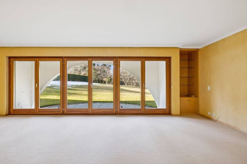 On the edge of the Lausanne Golf Course - Important building reserve (9)