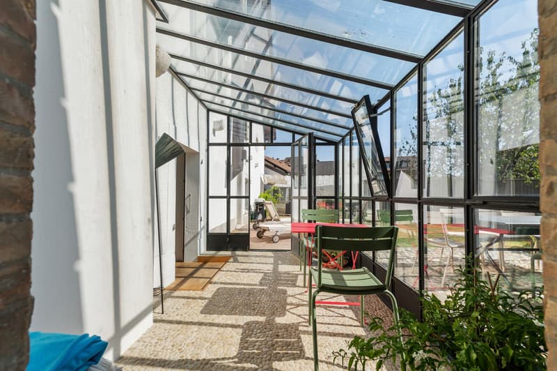Character house with pool and rental potential (4)