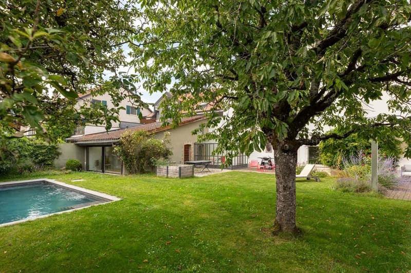 Character house with pool and rental potential (7)