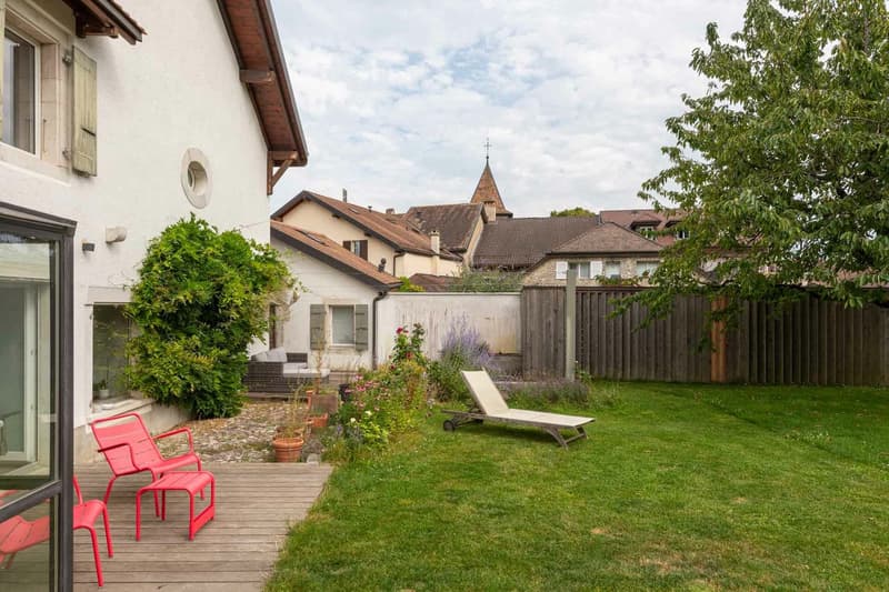 Character house with pool and rental potential (10)