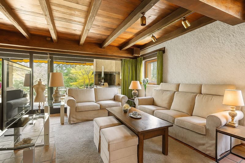 Property with Mediterranean garden and strong construction potential (4)