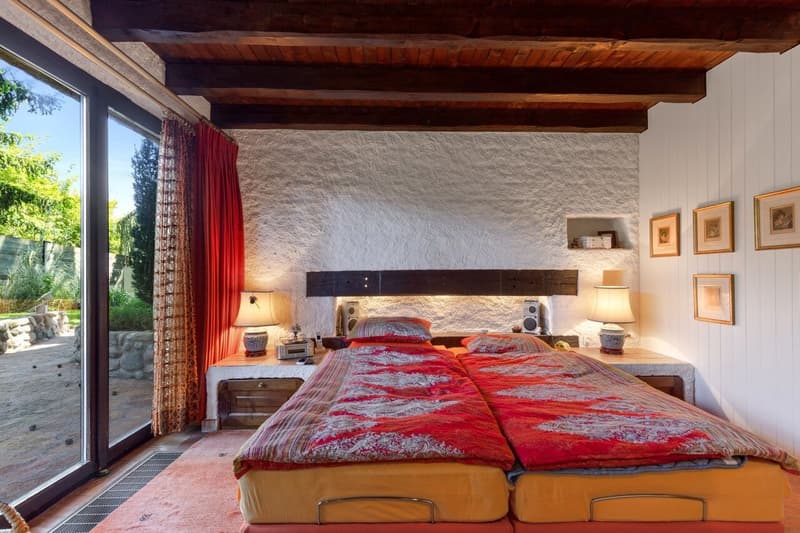 Property with Mediterranean garden and strong construction potential (7)