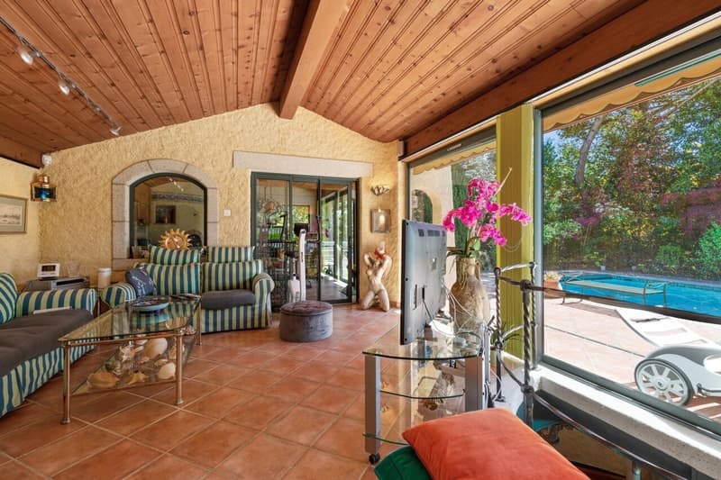 Property with Mediterranean garden and strong building potential (6)
