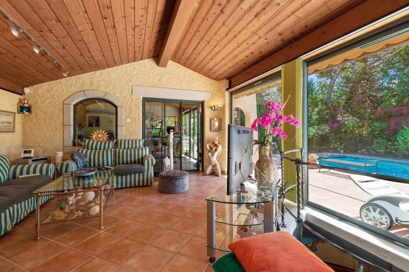 Property with Mediterranean garden and strong construction potential (11)
