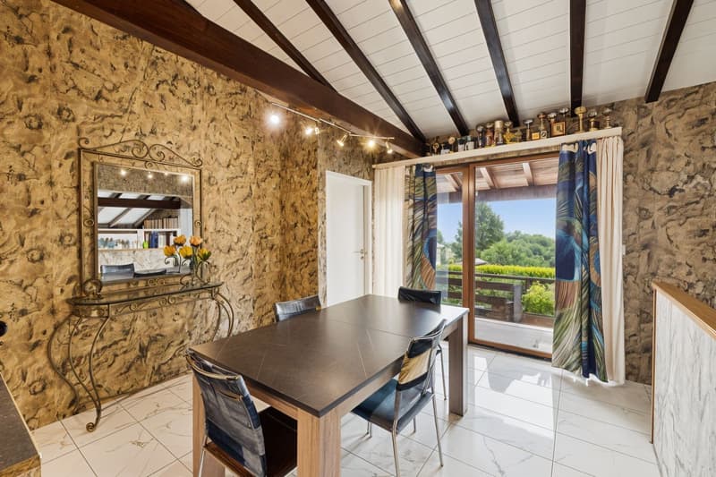 Individual chalet, quiet with lake view (9)