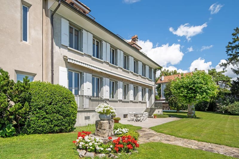 Extraordinary waterfront property (2)