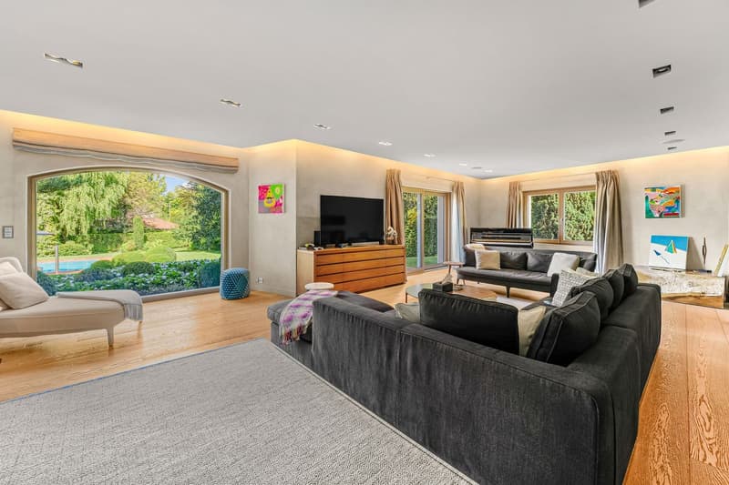 Spendid renovated property in the heart of Collonge Bellerive (3)