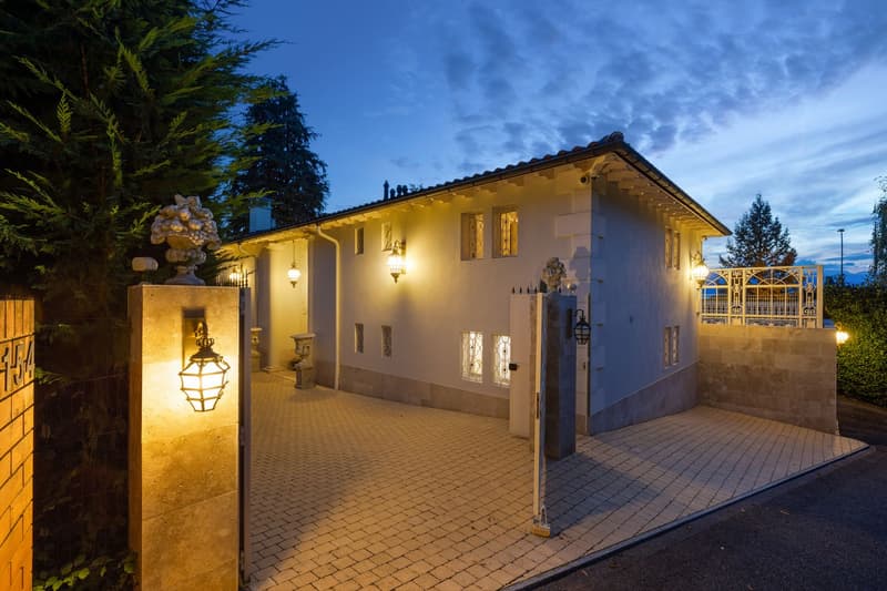 Splendid Neoclassical Villa (10)