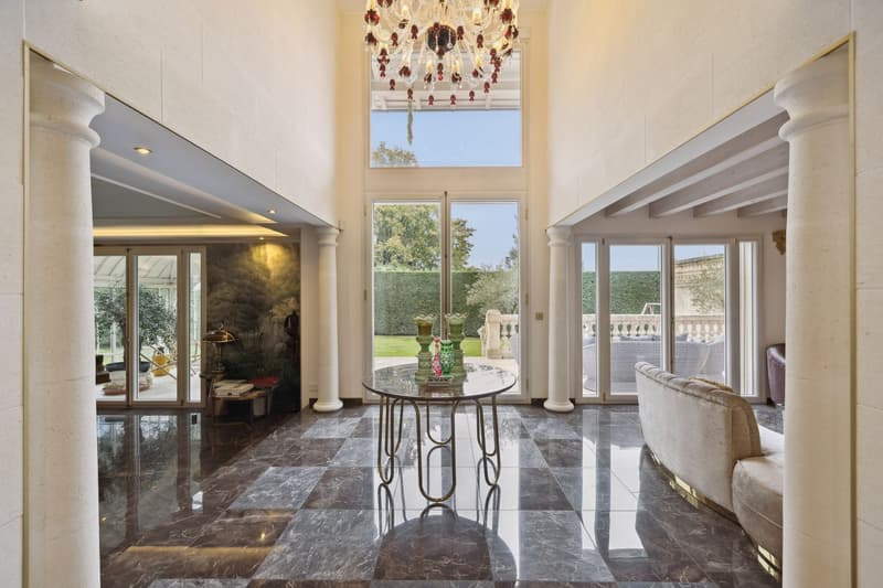 Splendid Neoclassical Villa (1)