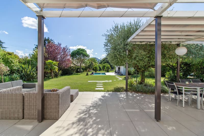 Contemporary elegance in the heart of the Geneva countryside (13)