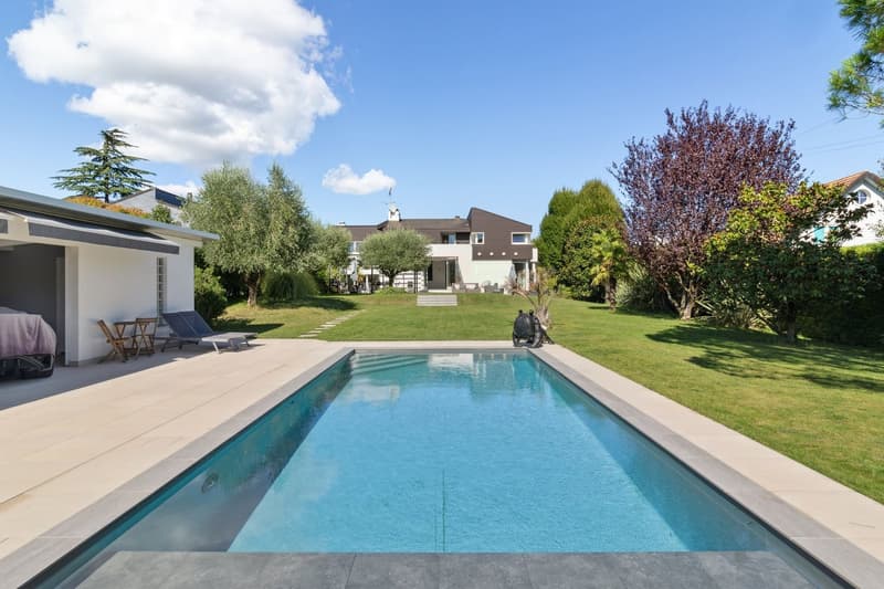 Contemporary elegance in the heart of the Geneva countryside (12)