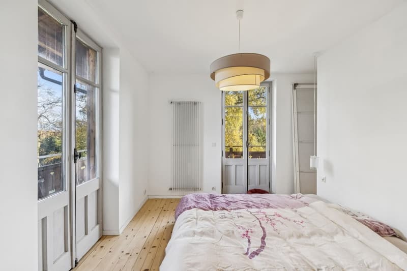 La suite parentale avec son dressing attenant et son accès au balcon