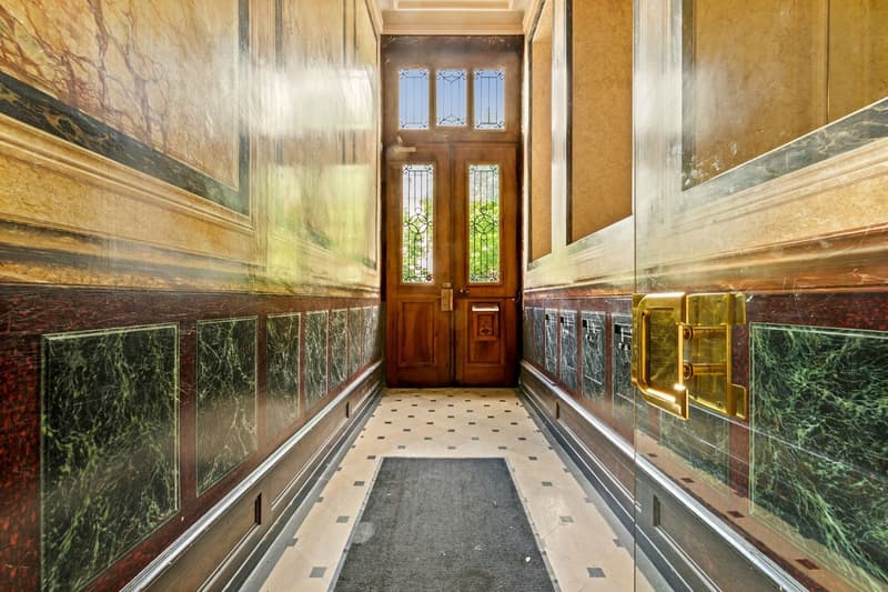 Exceptional private hotel in the heart of the city (4)