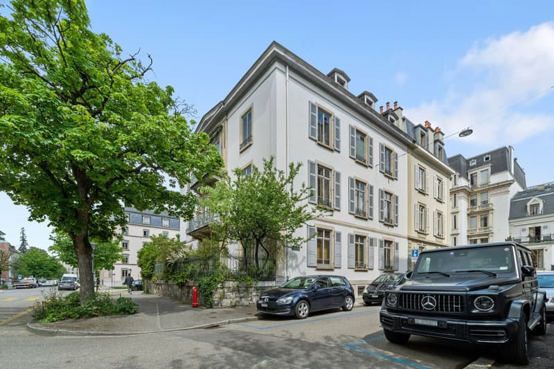 Exceptional private hotel in the heart of the city (1)