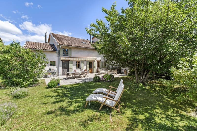 Magnifique maison avec cachet au coeur de Jussy (1)