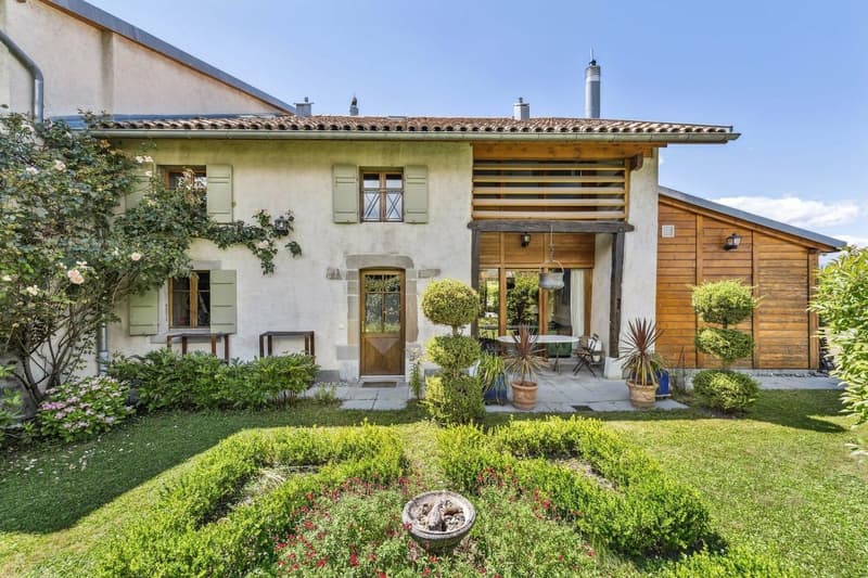Magnifique maison avec cachet au coeur de Jussy (8)