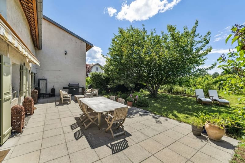Magnifique maison avec cachet au coeur de Jussy (7)