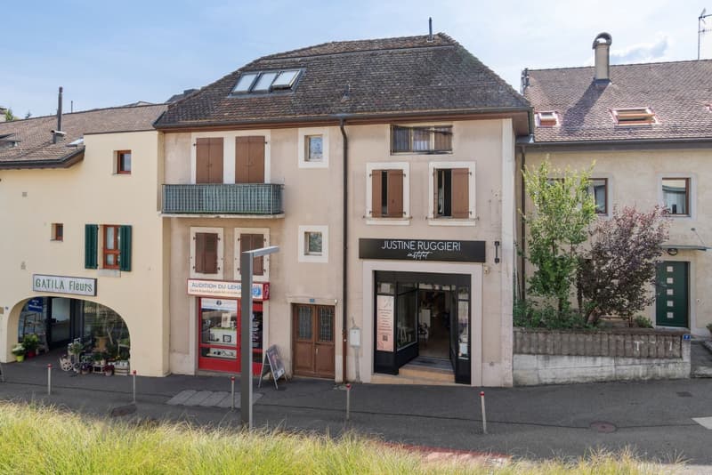 Exclusivity: Package of two arcades in Versoix (2)
