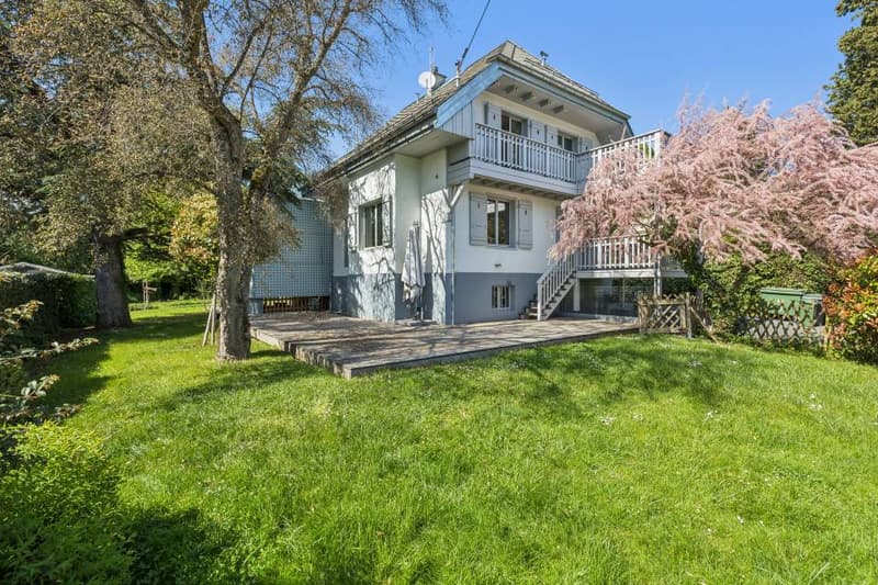 Charming villa in the heart of Conches (2)