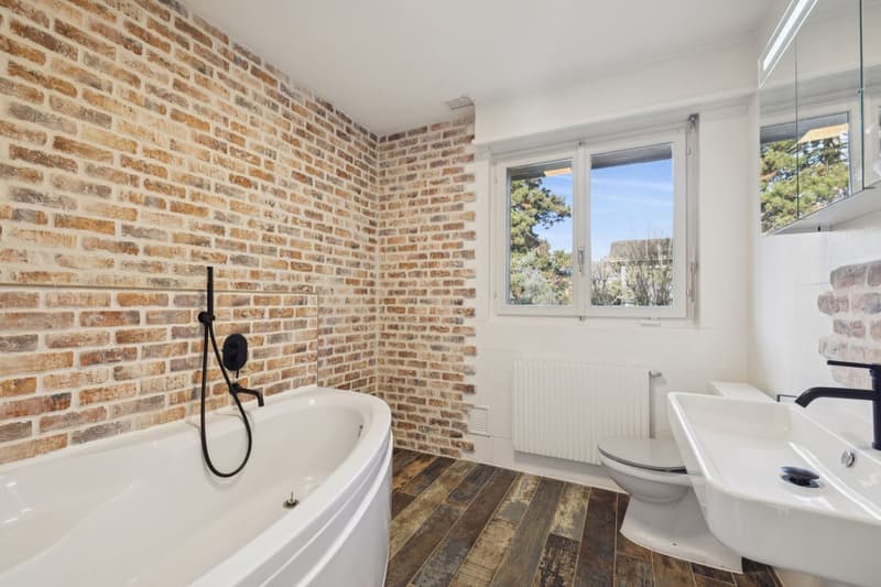 Belle salle de bains moderne