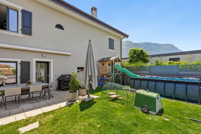 Jardin cosy et bien aménagé