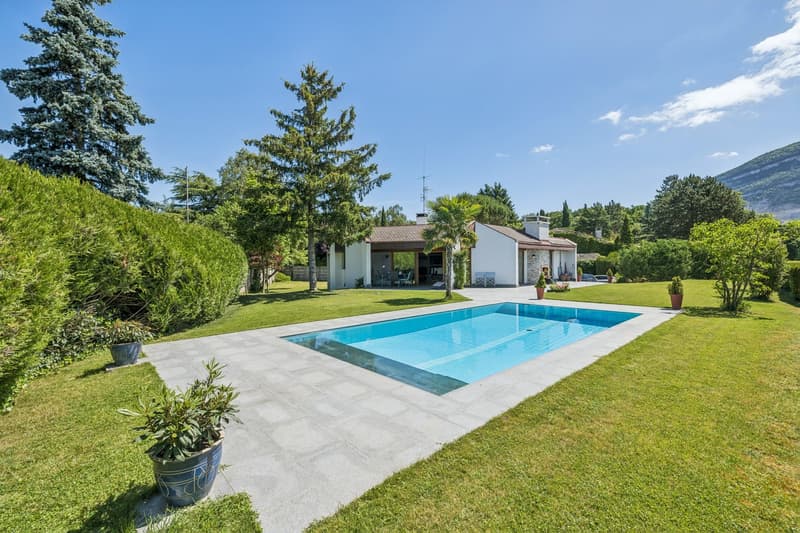 Villa d'architecte avec piscine et vue panoramique sur le Salève (1)