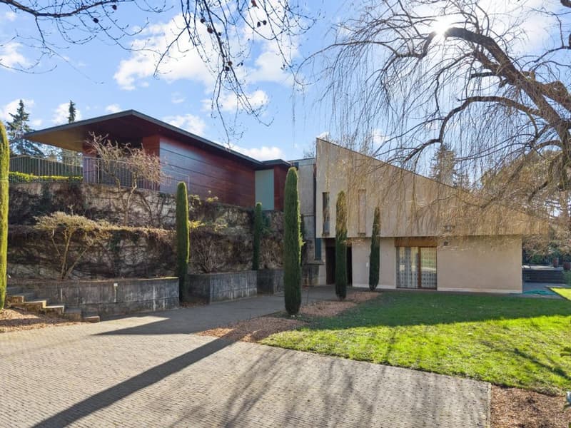 Beautiful property and superb lake view (1)