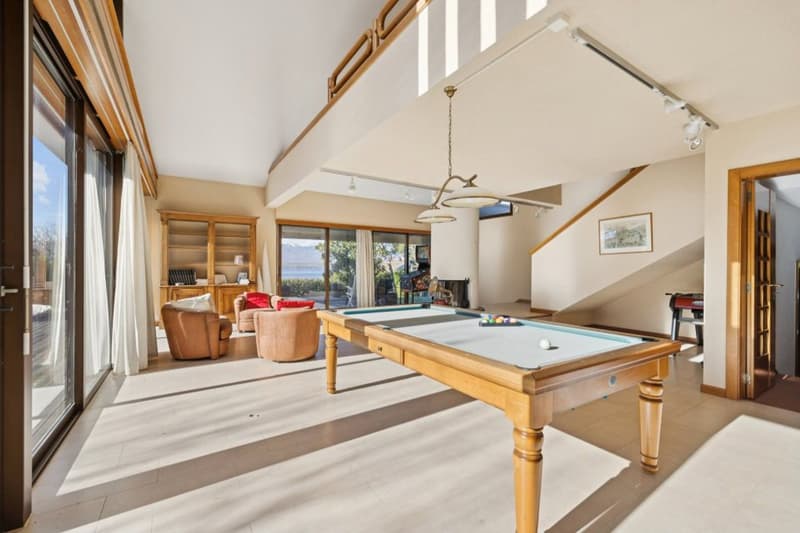Beautiful property and superb lake view (6)