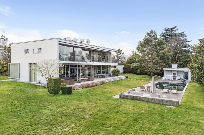 Villa contemporanea con vista lago (2)