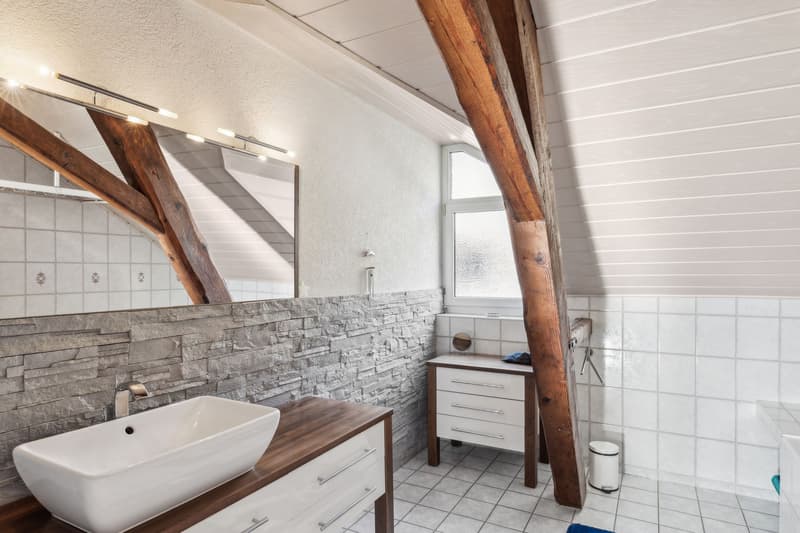 Charm and character for this lovely apartment. To visit! (7)