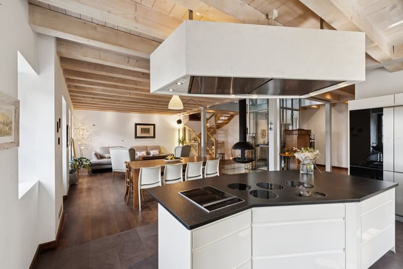Unique villa with spacious rooms and lake view (5)