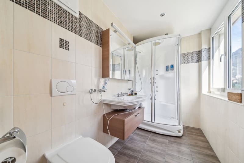 Appartement de 5.5 pièces avec vue lac et sauna privatif (11)