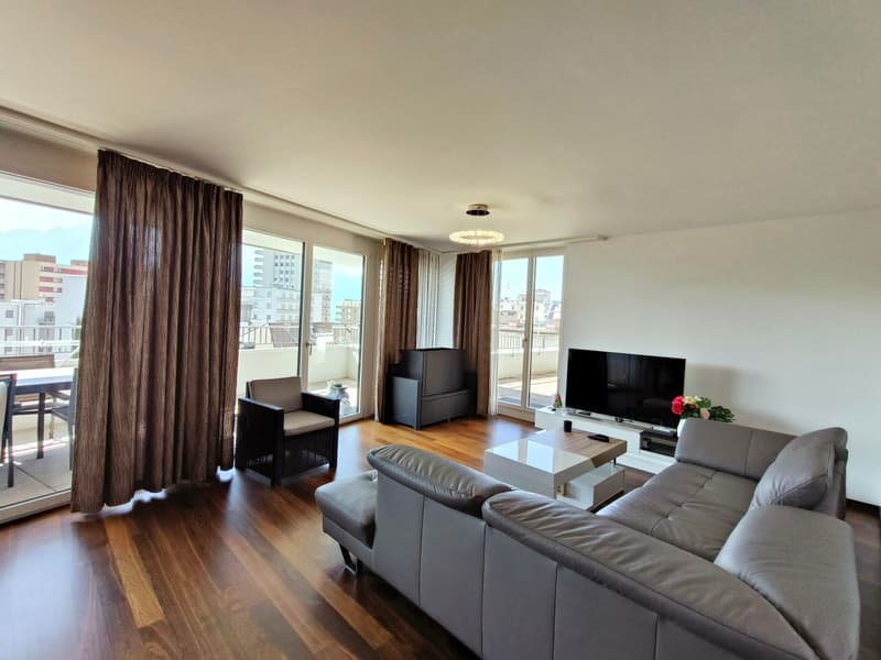 Appartamento recente con grande terrazza e balcone nel centro città (6)