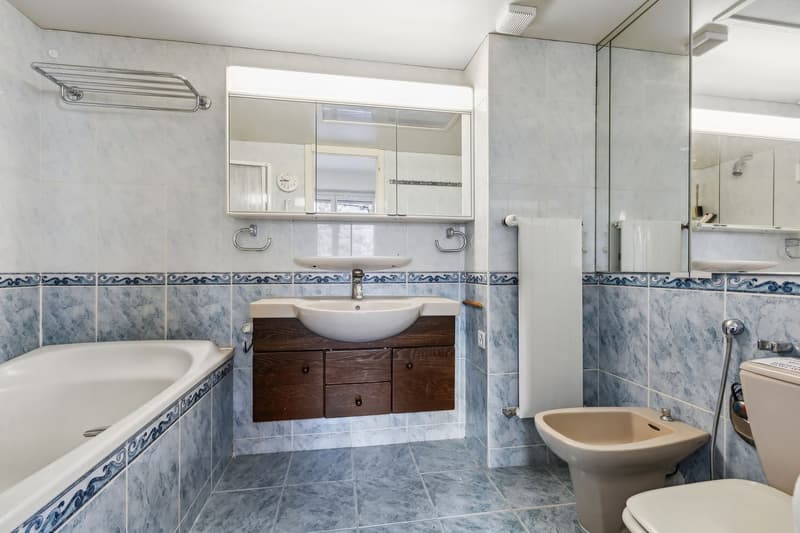En exclusivité : Appartement à rénover avec vue exceptionnelle (9)
