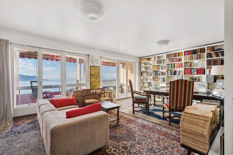 En exclusivité : Appartement à rénover avec vue exceptionnelle (2)