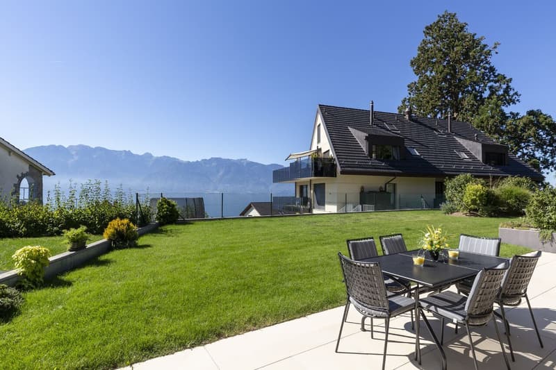 Ampio appartamento al piano terra con vista lago e finiture di alta gamma (10)