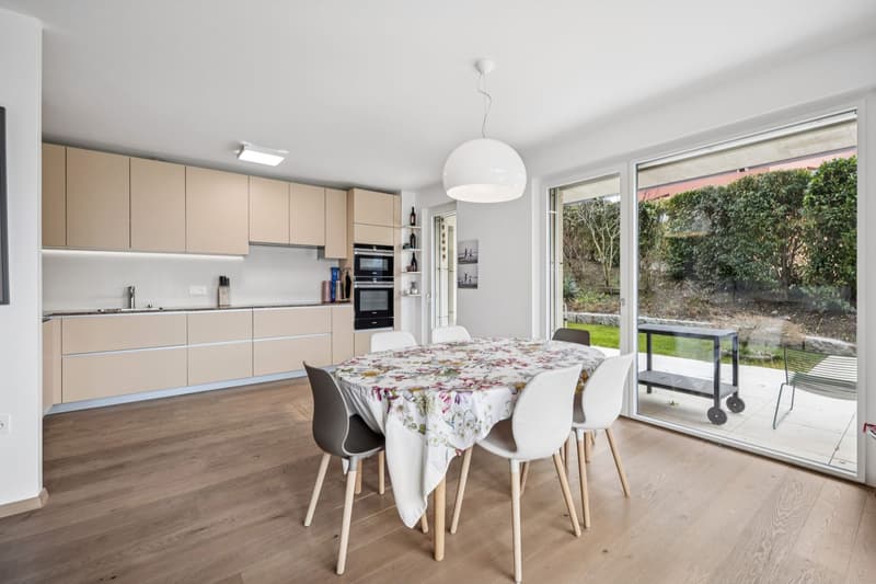Spacious ground-floor apartment with lake view and high-end finishes (8)