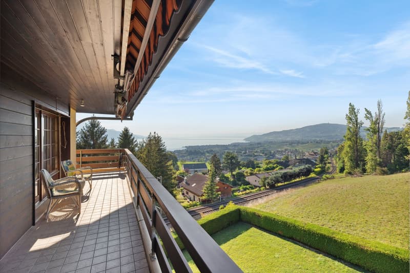 Spacious apartment close to the center and with a view of the lake (1)