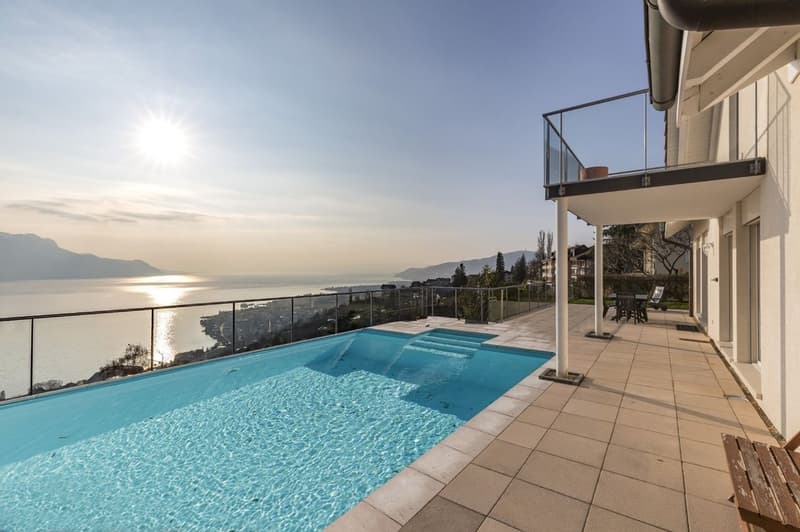 Belle villa agrémentée d'une piscine offrant un panorama d'exception (3)