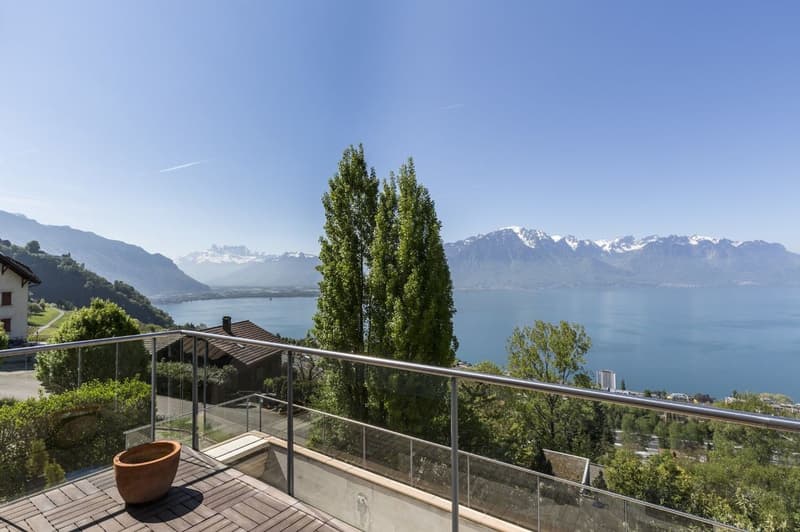Belle villa agrémentée d'une piscine offrant un panorama d'exception (4)