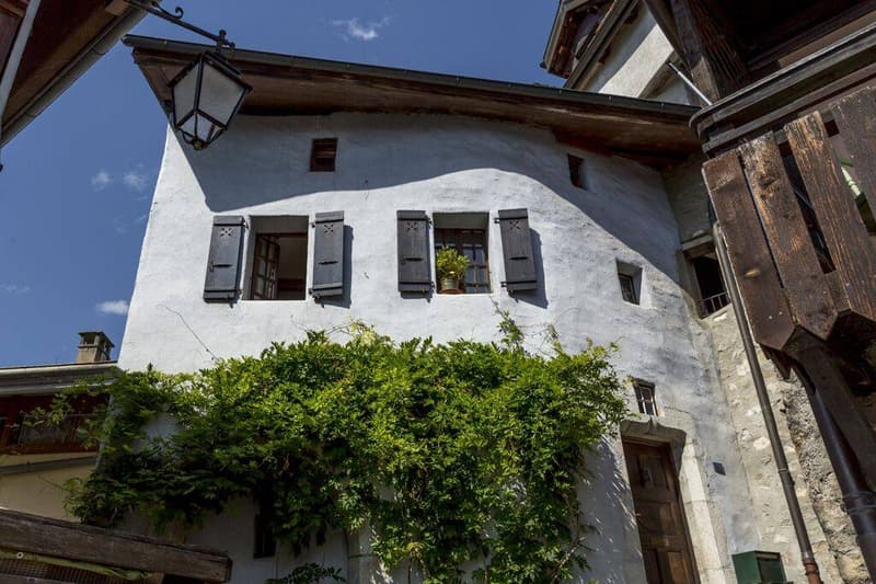 Casa di villaggio di carattere, balcone in tetto con molto bella (2)
