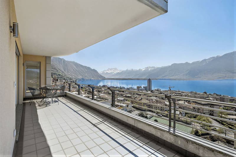 An exceptional living space between design and panoramic view (3)