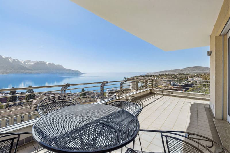 An exceptional living space between design and panoramic view (2)