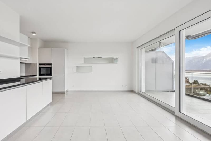 appartement de 2 chambres avec vue sur le lac et excellente position. (5)