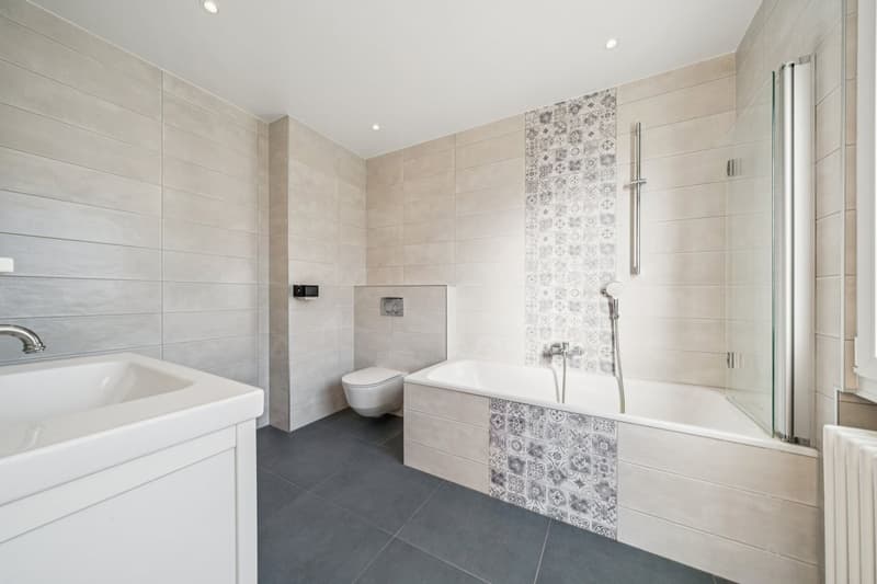 In a single-family home, 4 1/2 rooms with terrace and private garden (5)