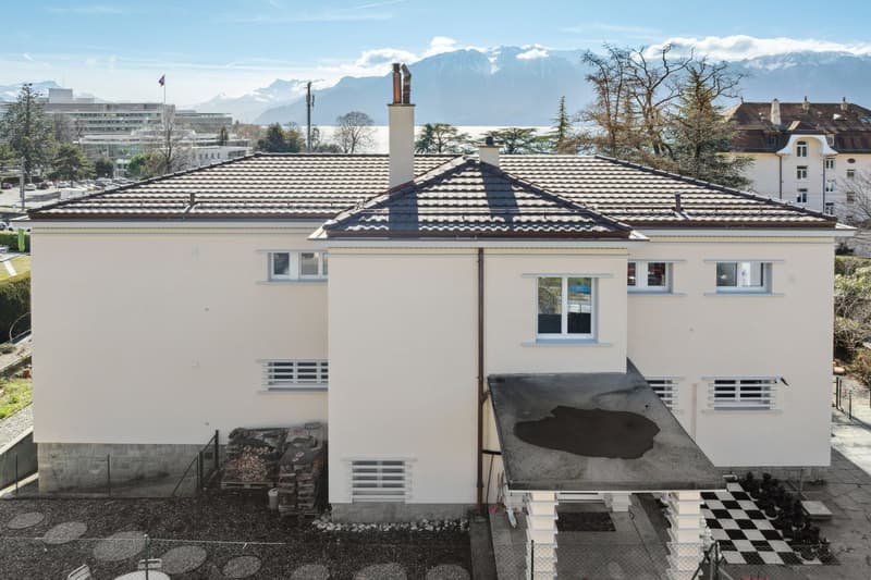 In a single-family home, 4 1/2 rooms with terrace and private garden (12)