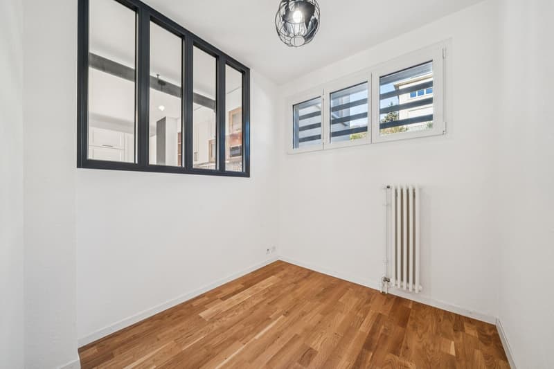 In a single-family home, 4 1/2 rooms with terrace and private garden (9)