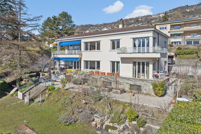 In a single-family home, 4 1/2 rooms with terrace and private garden (11)