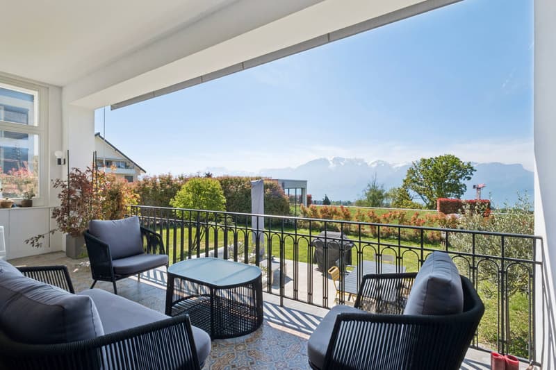 Timeless elegance and dominant view of the lake (5)