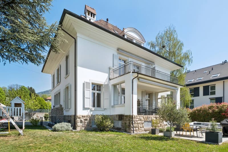 Timeless elegance and dominant view of the lake (13)